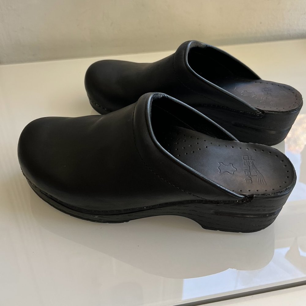 Gently Used - Dansko Sonja Clog - Black Oiled